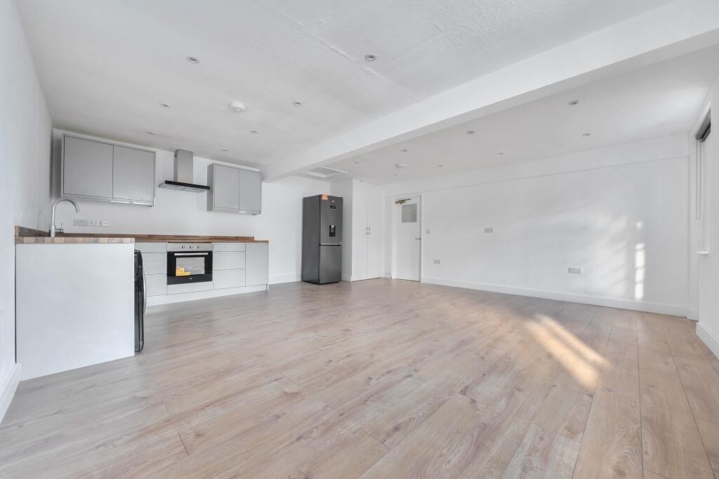 Main image of property: High Street, Maidenhead, SL6