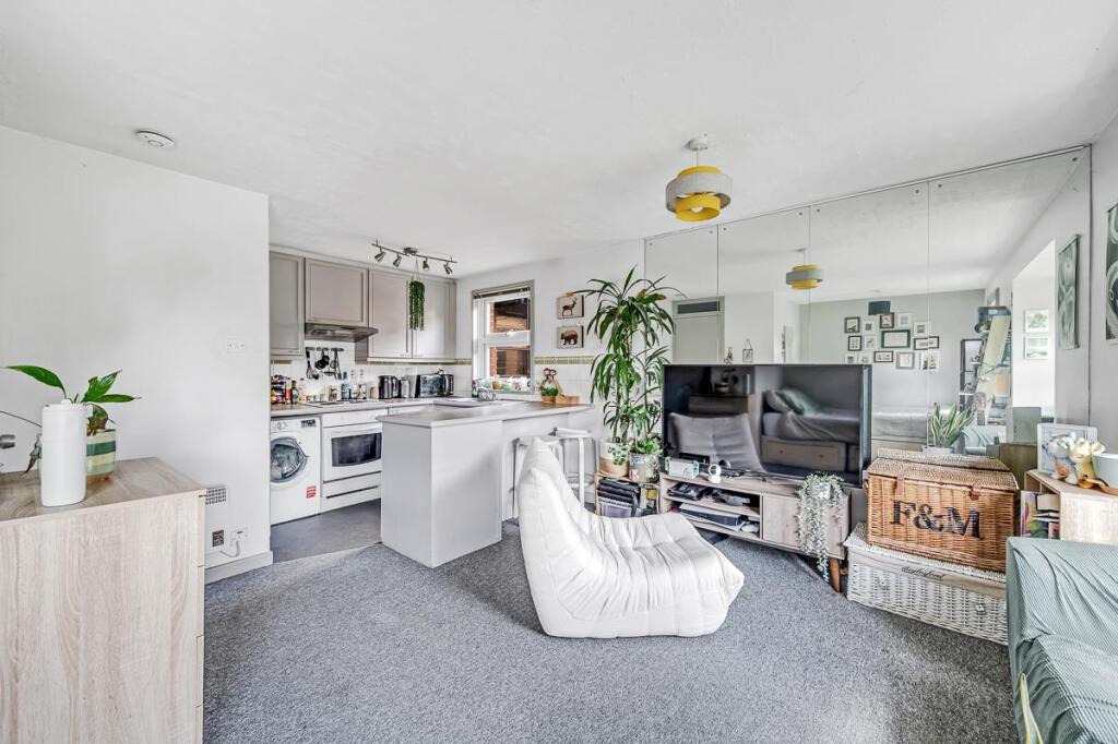 Studio flat for rent