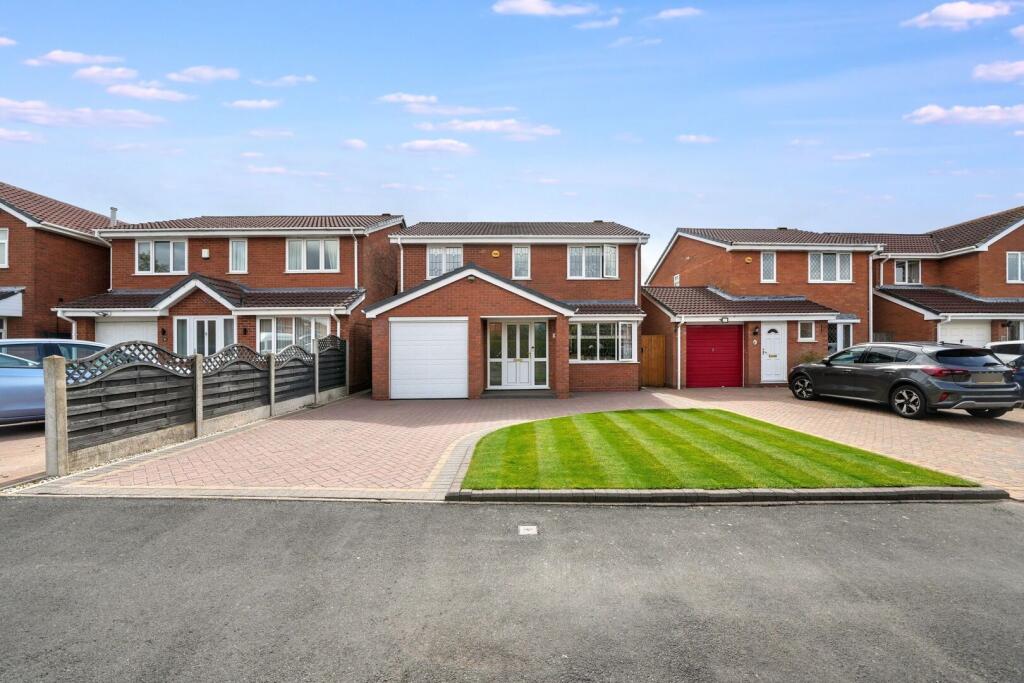 4-bed detached on Rowan Drive, Essington, Wolverhampton, £425,000