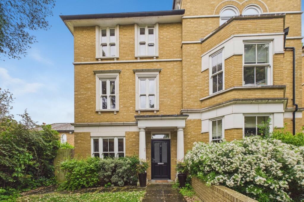 Main image of property: Folly Hill Gardens, Maidenhead, Berkshire, SL6