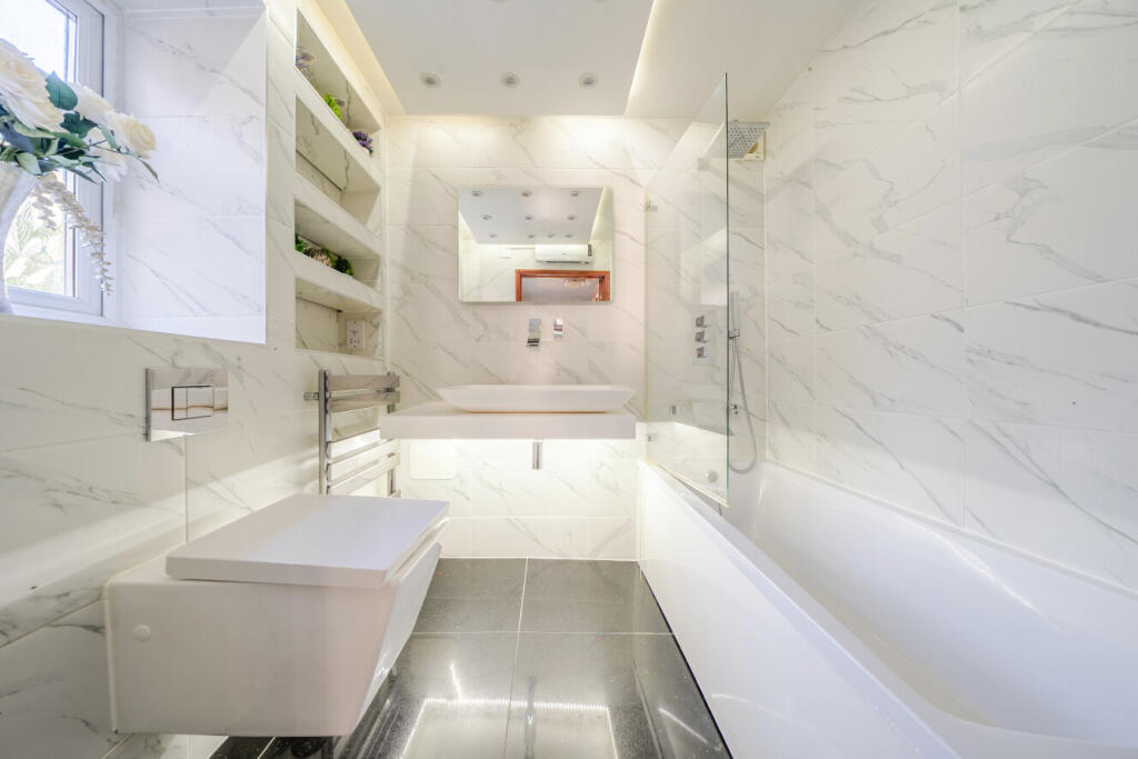 House in London - View 5