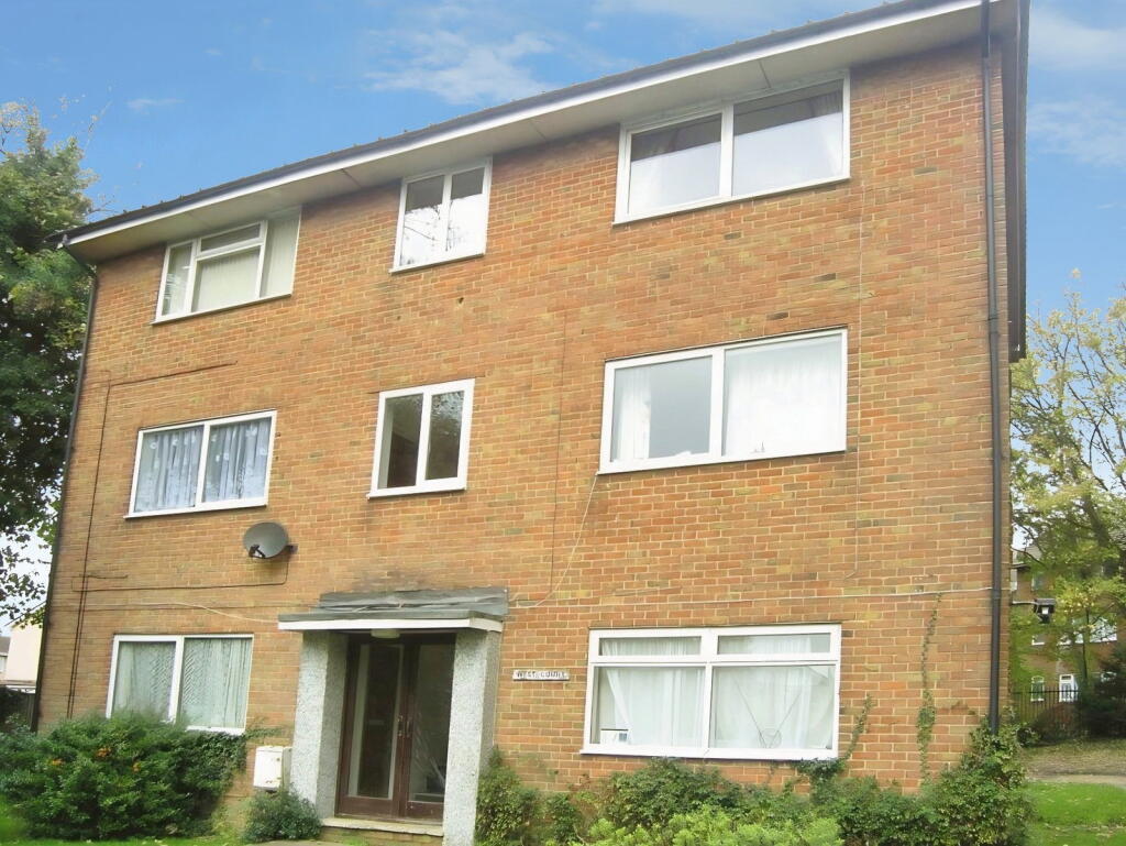 Main image of property: Weston Lane, Southampton, SO19 9PT