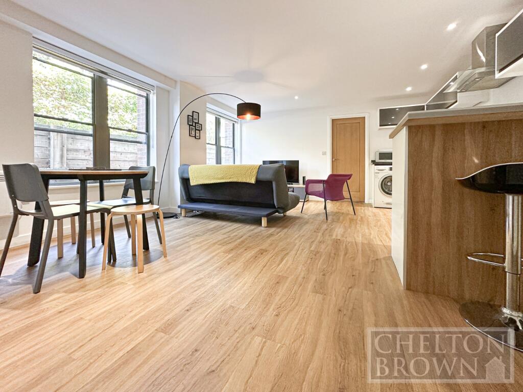 Apartment in Northampton, Cliftonville - View 4