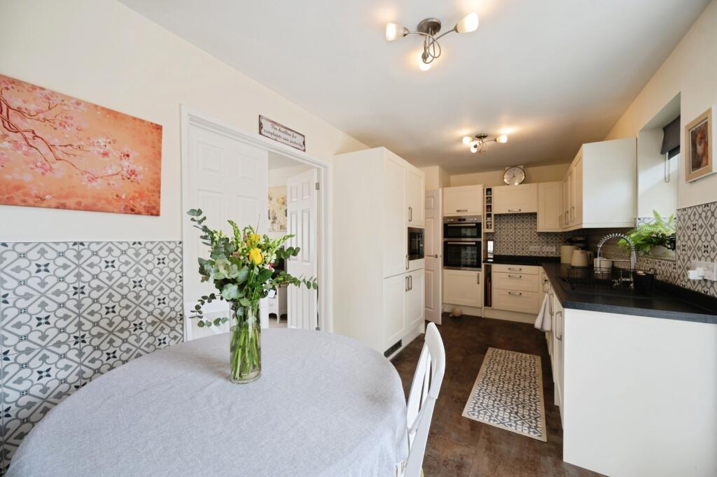 House in Havant, Hampshire - View 4