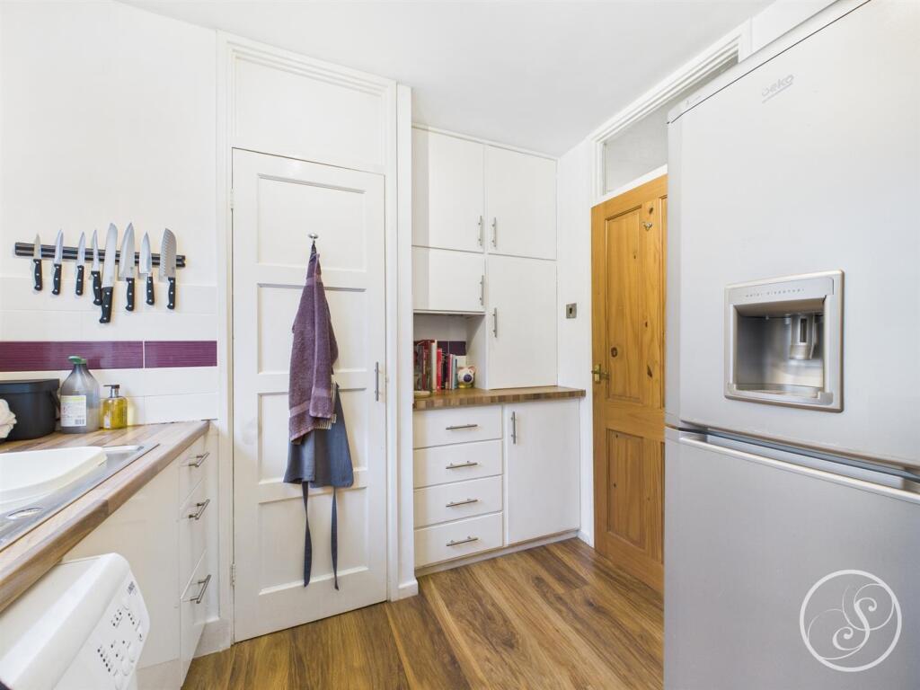 Apartment in Leeds, West Yorkshire - View 6