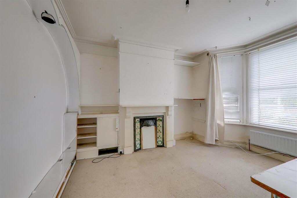 Littlehampton Road, Tarring, BN13 photo 3