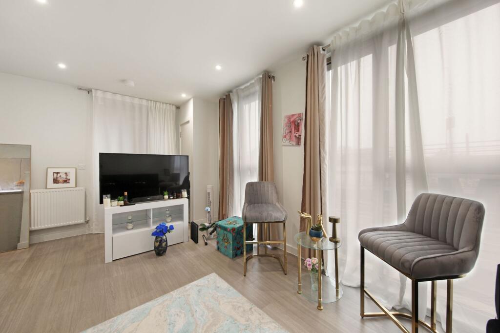 Apartment in Croydon - View 4