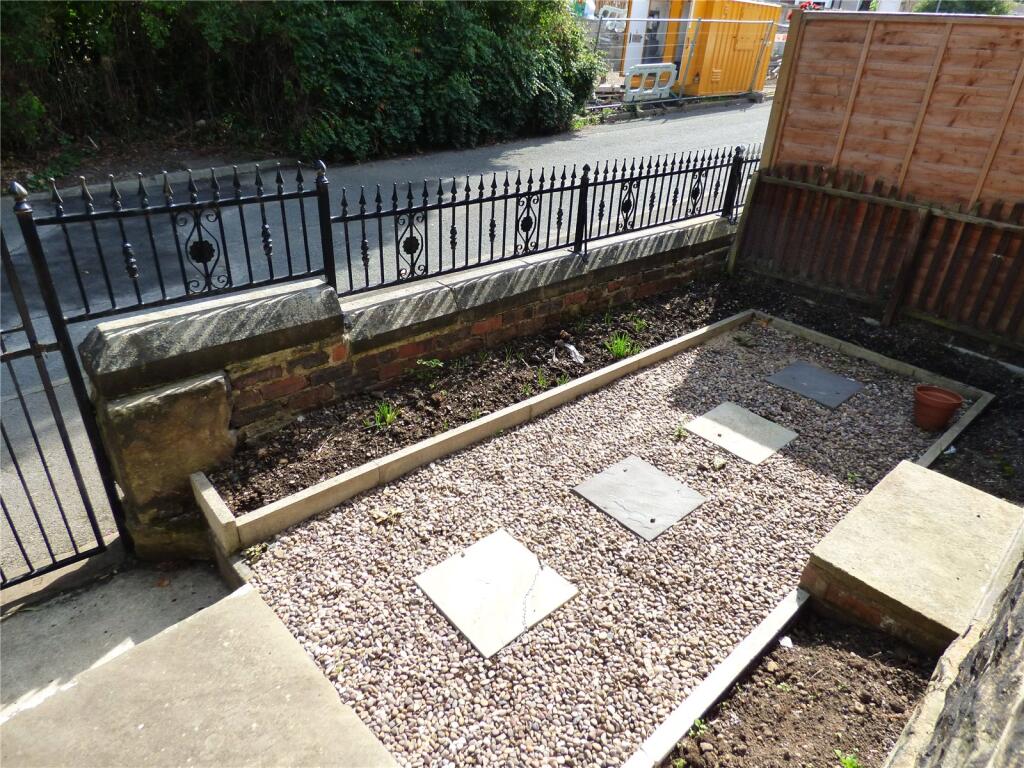 House in Wakefield - View 4