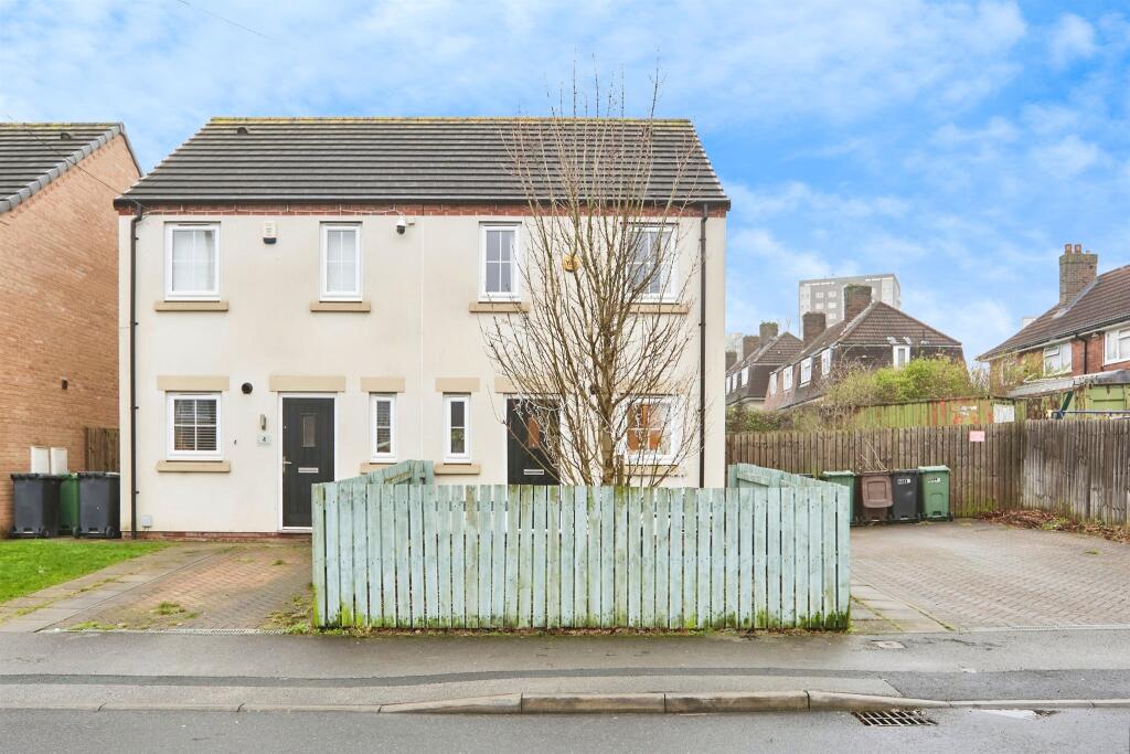 Main image of property: Oak Tree Place, Leeds