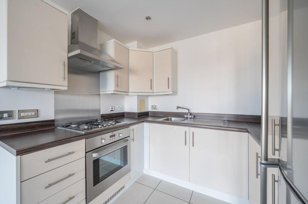 Chaseway Lodge, 206 Butchers Road, London photo 4
