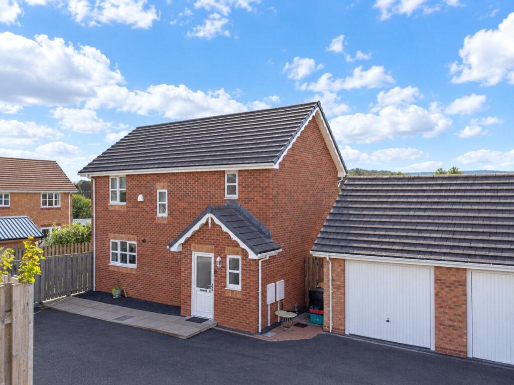 3-bed detached on Dolydd Pentrosfa, Llandrindod Wells, Powys, £280,000