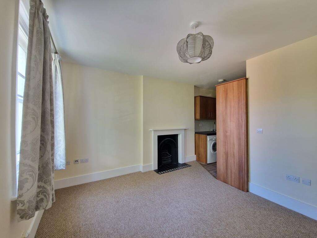 Apartment in Wokingham, Emmbrook - View 4