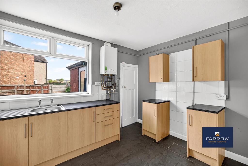 House in Grimsby, Littlefield - More