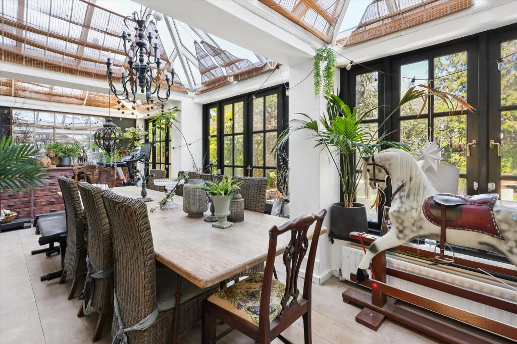 Drakes Close, Esher, Surrey, KT10 – další