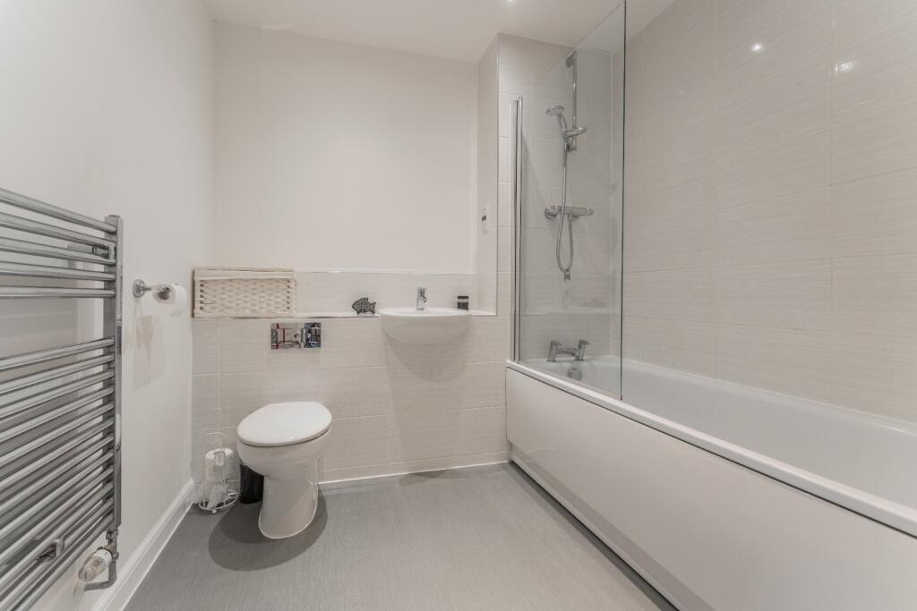 Apartment in Dartford, Kent - More