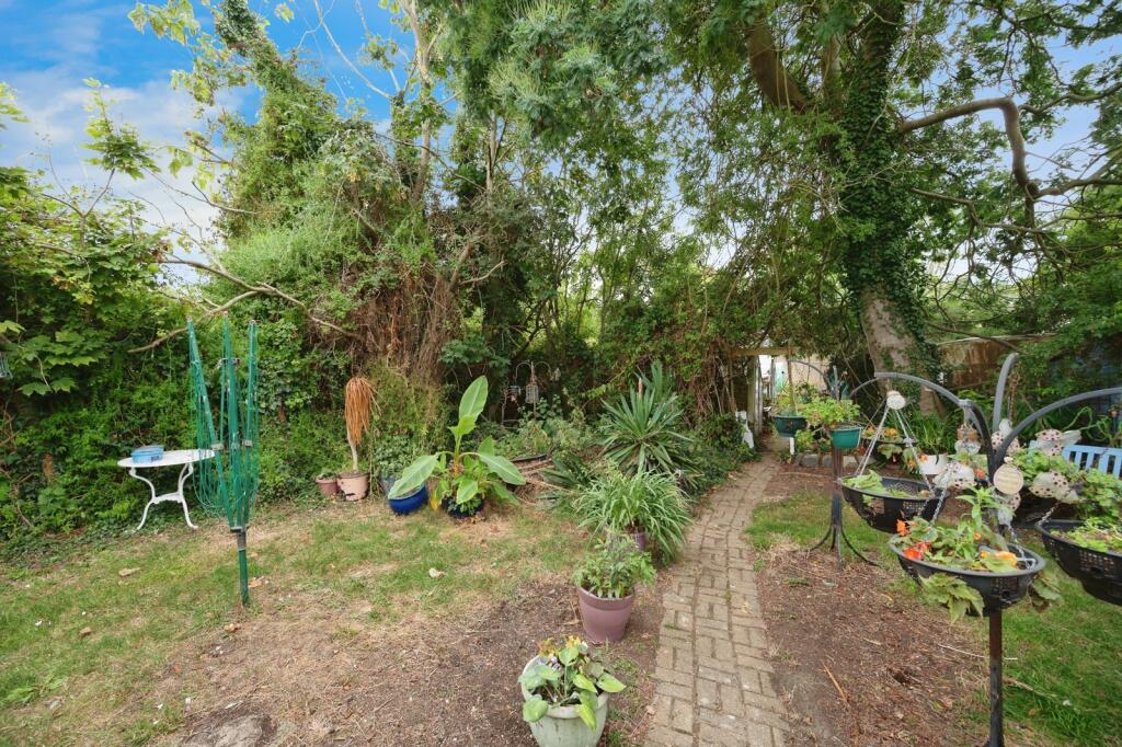 Tournerbury Lane, HAYLING ISLAND, Hampshire, PO11 photo 4