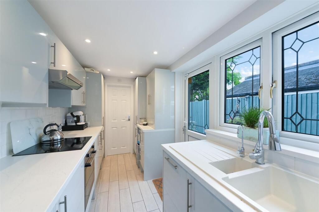House in Kingston upon Thames - View 3
