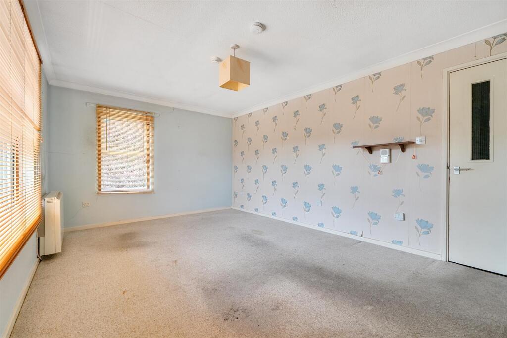 Gordon Palmer Court, Reading, Berkshire photo 4