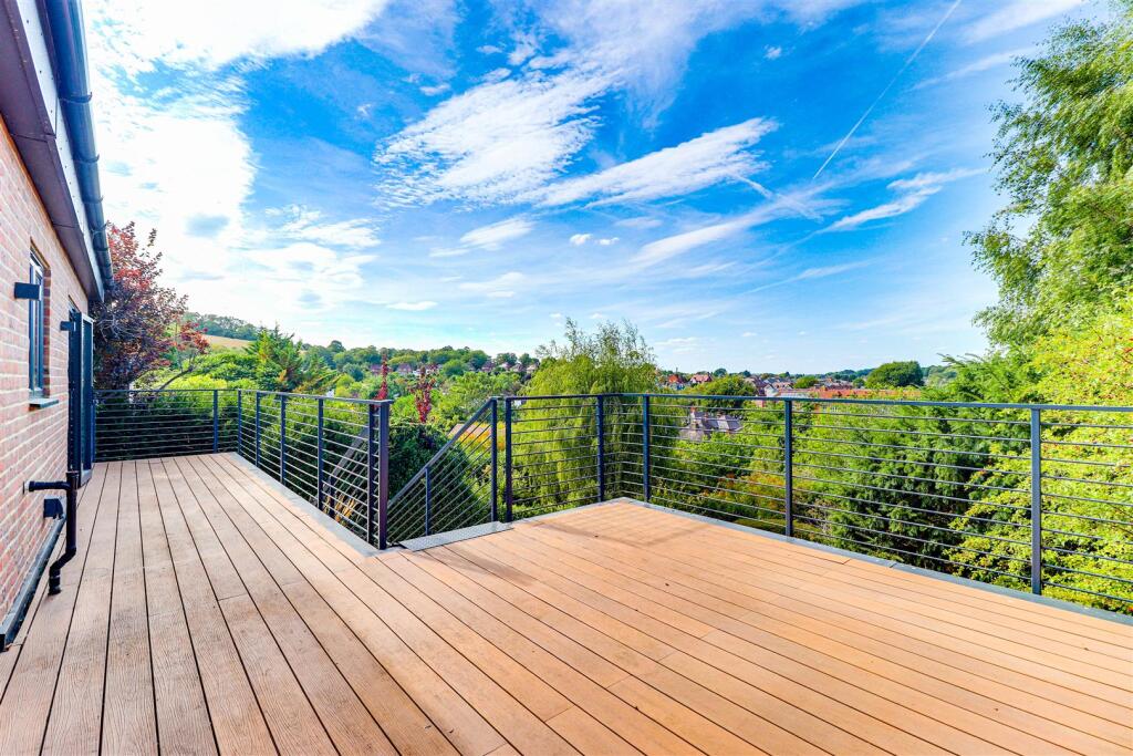 House in Guildford - View 2