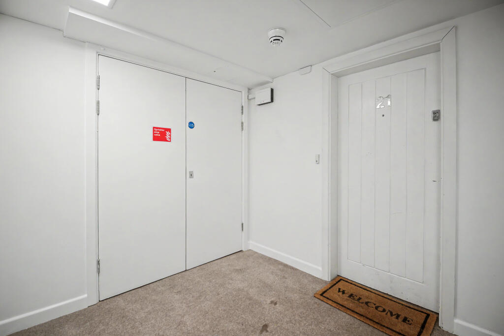 Apartment in Kingston upon Thames - More