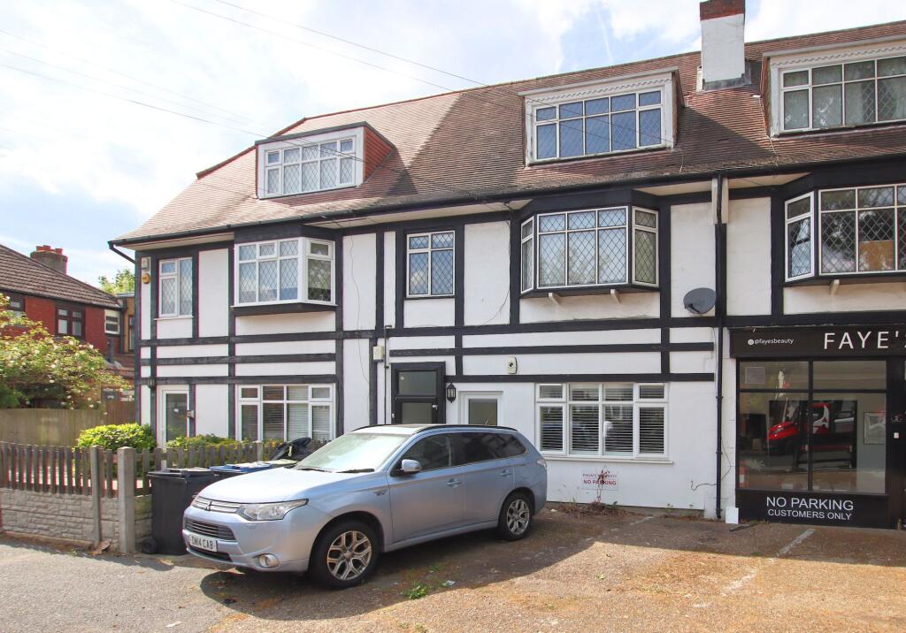 2-bed flat on Bridle Parade, Bridle Road, Shirley, £280,000