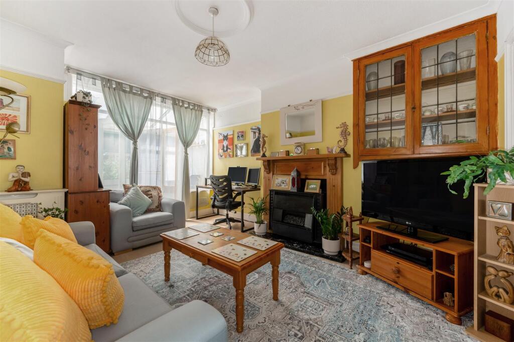 Ebery Grove, Baffins, Portsmouth - More