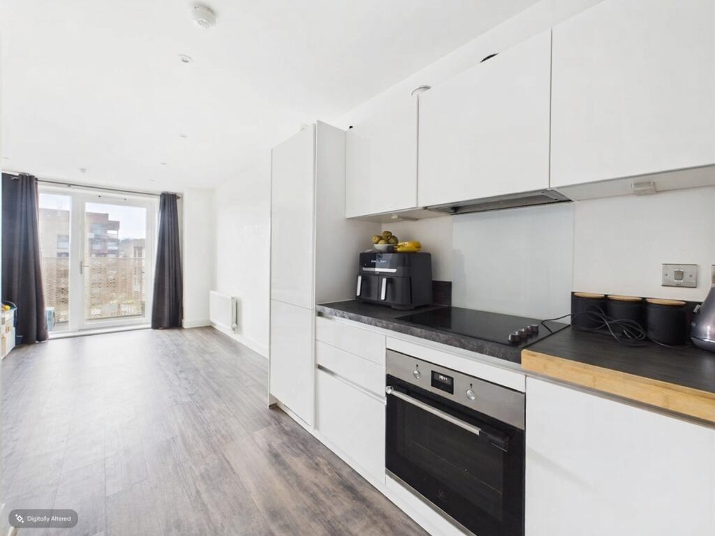 Apartment in Rochester, Kent - View 4