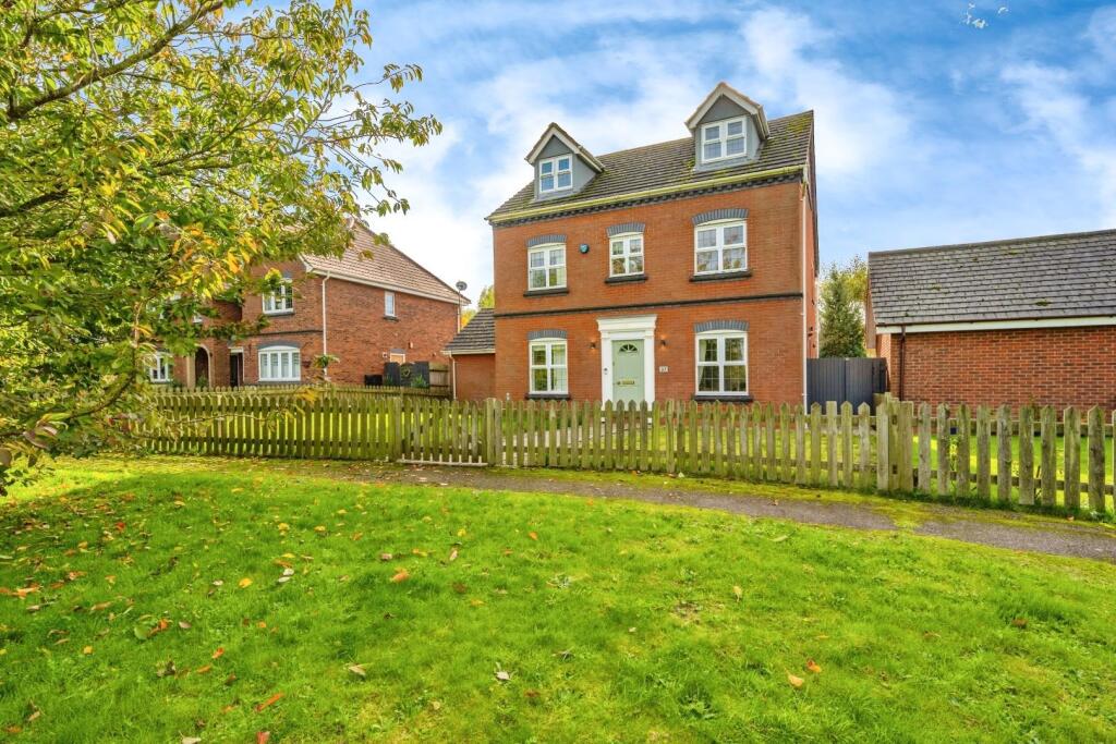 Wyndham Wood Close, Fradley, Lichfield photo 2