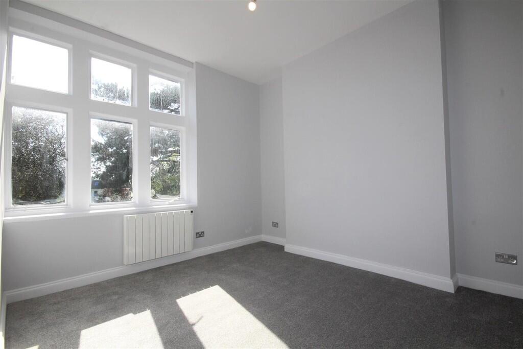 Apartment in Bournemouth, Boscombe - View 4