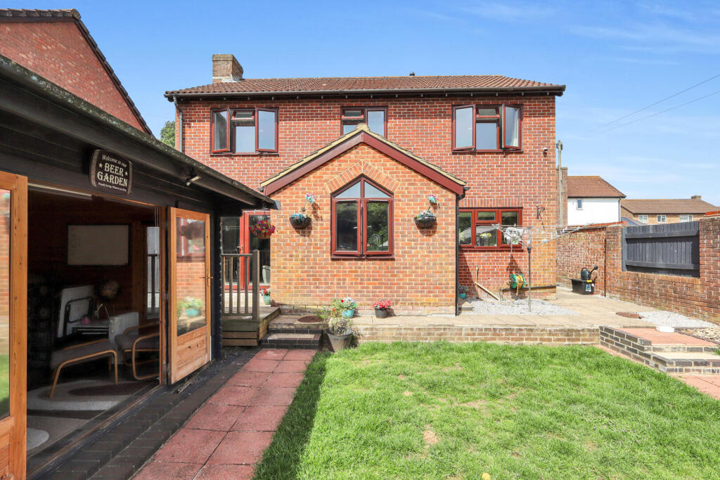 House in Fareham, Locks Heath - View 3