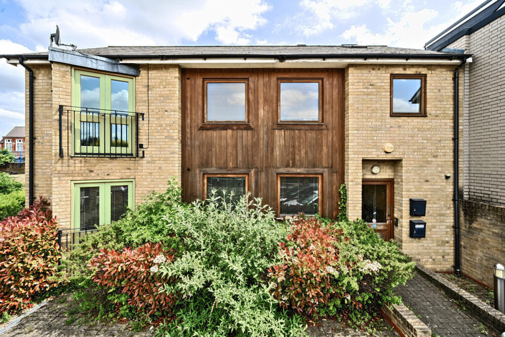 1-bed flat on Callisons Place, Greenwich, £375,000