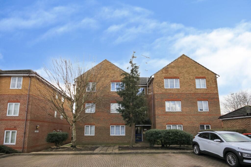 2-bed flat on Anders Corner, Bracknell, £160,000