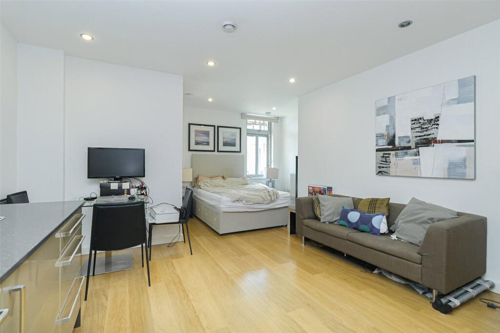 Main image of property: Salton Square, Limehouse, E14