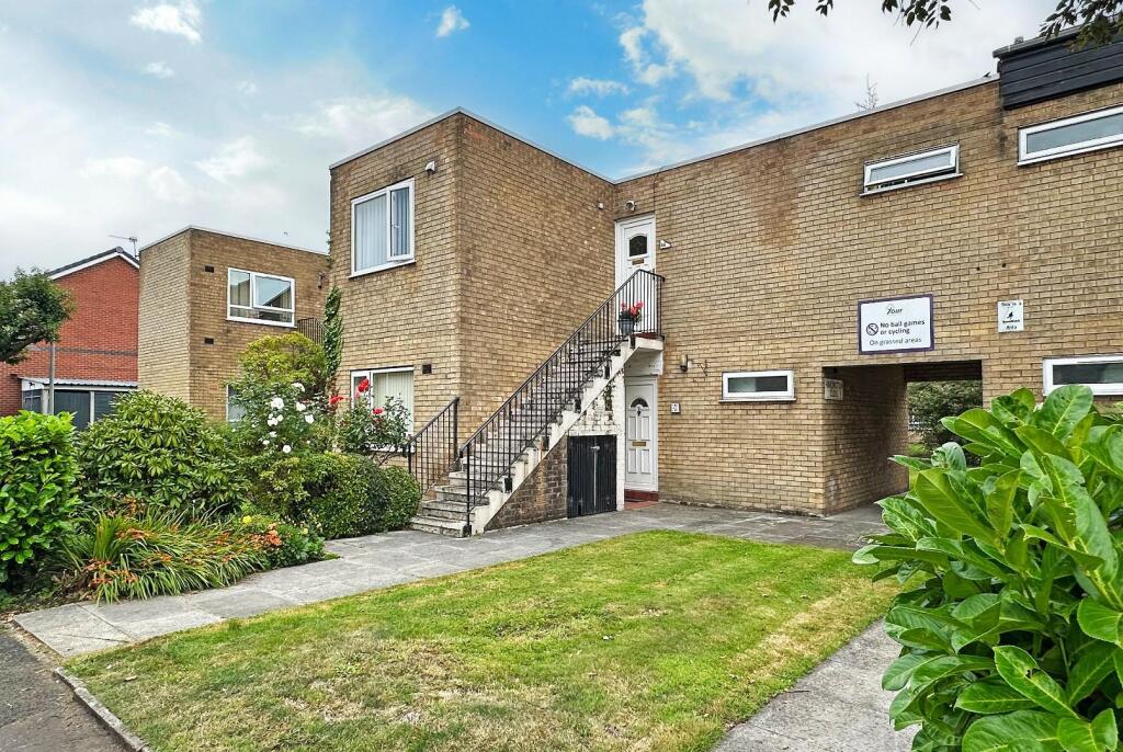 2-bed flat on Petersfield Drive, Baguley, £125,000