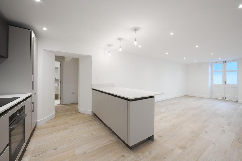 2 Enys Road, Eastbourne, BN21 photo 3