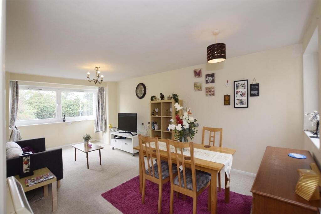 Apartment in London - View 2