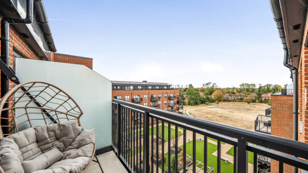 Apartment in Twickenham - View 2