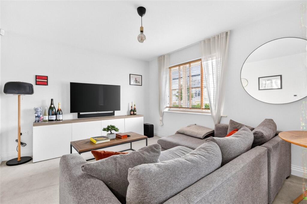 Apartment in Berkshire, Warfield - View 3