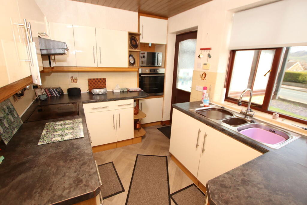 Birks Avenue Millhouse Green photo 5