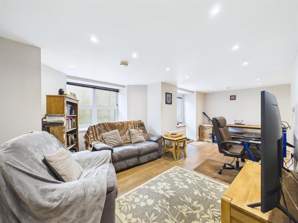 Apartment in Bristol - View 2