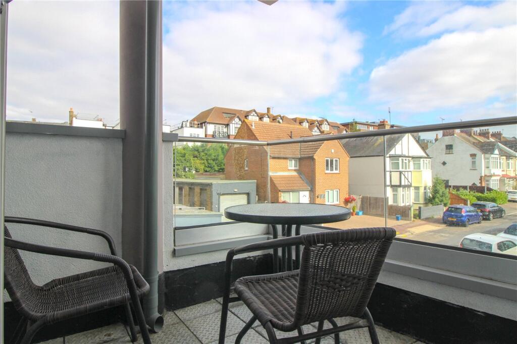 Broadway, Leigh-on-Sea, Essex, SS9 photo 4