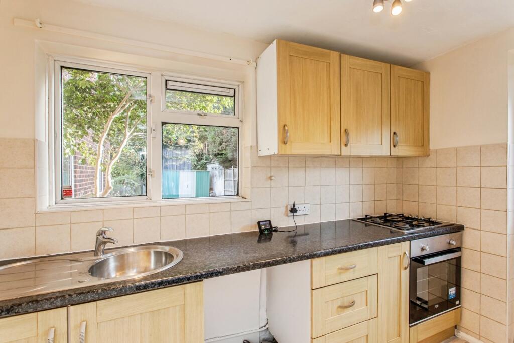Apartment in Southend-on-Sea, Essex - View 5