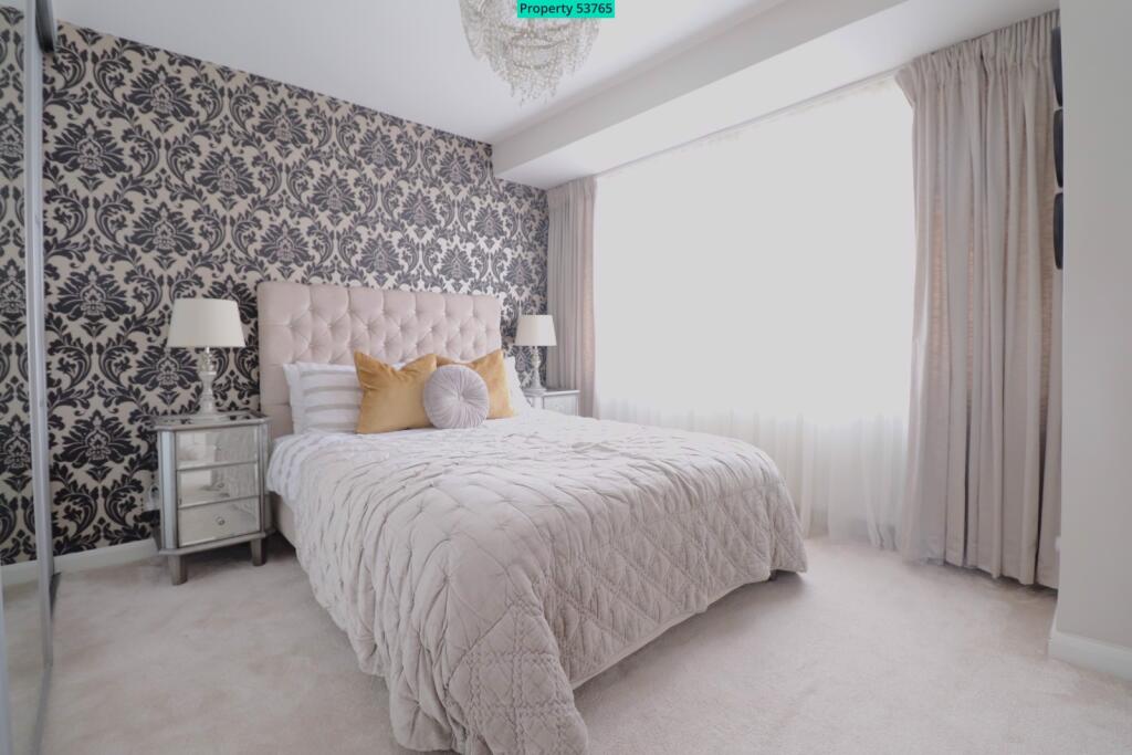 House in Romford - More