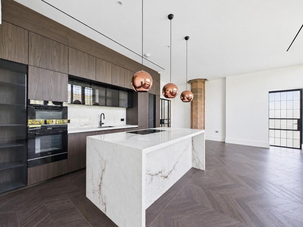 Apartment in Liverpool - More