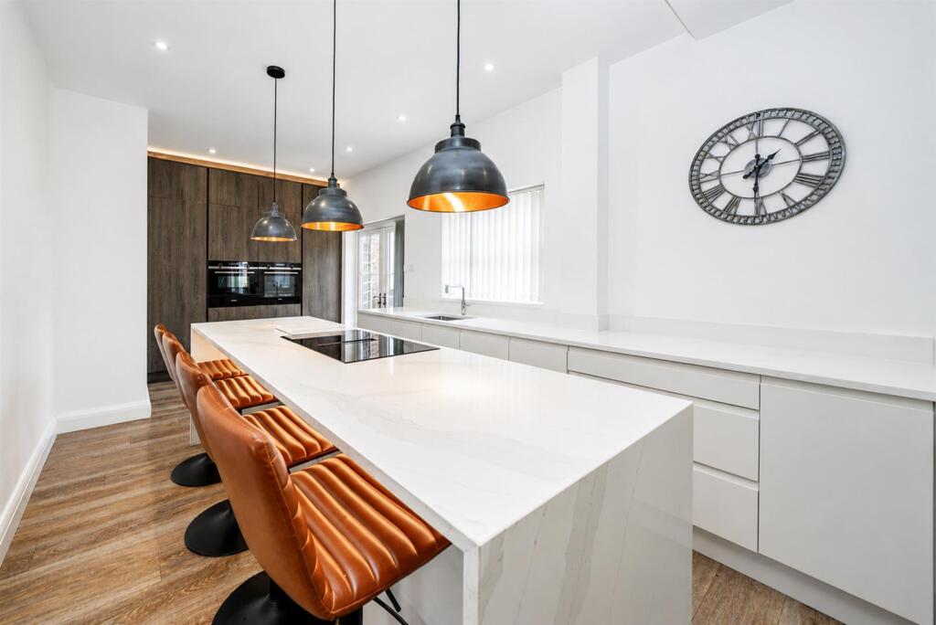 House in Three Rivers, Abbots Langley - More