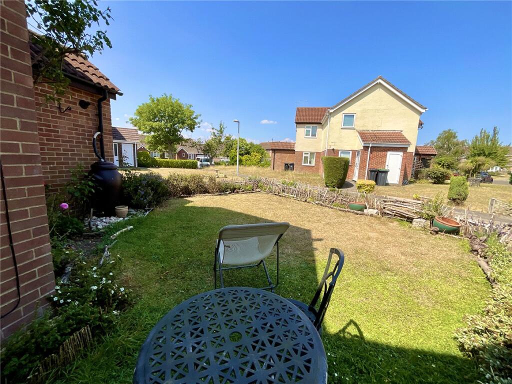 Vetch Close, Highcliffe, Dorset, BH23 photo 4