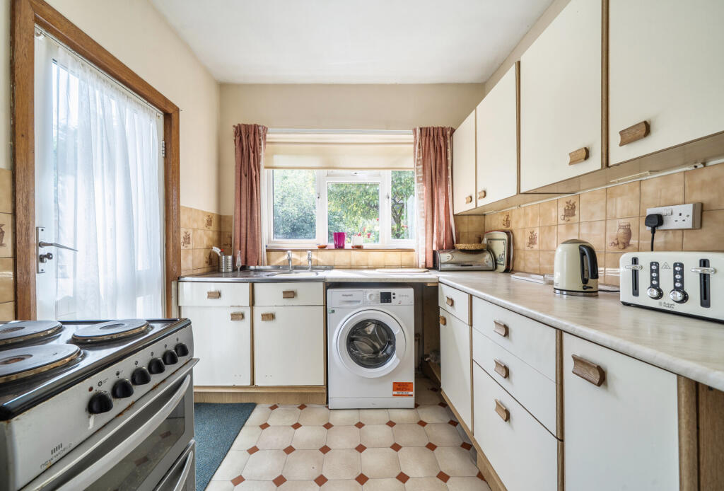 House in London, Sutton New Town, Benhilton - View 4