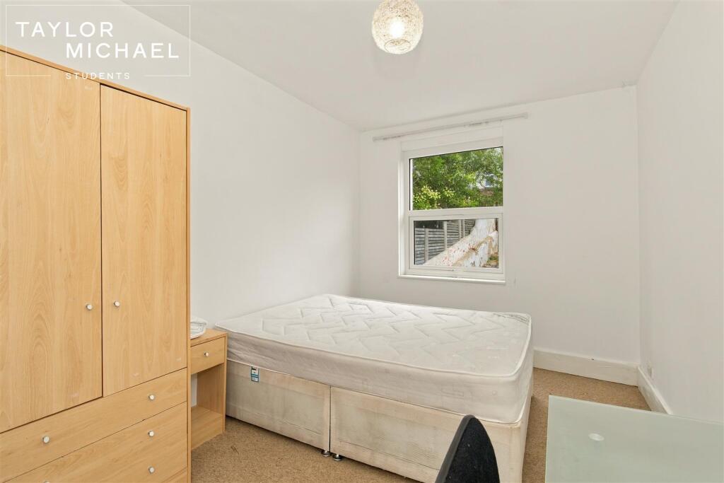 6 bedroom terraced house for rent