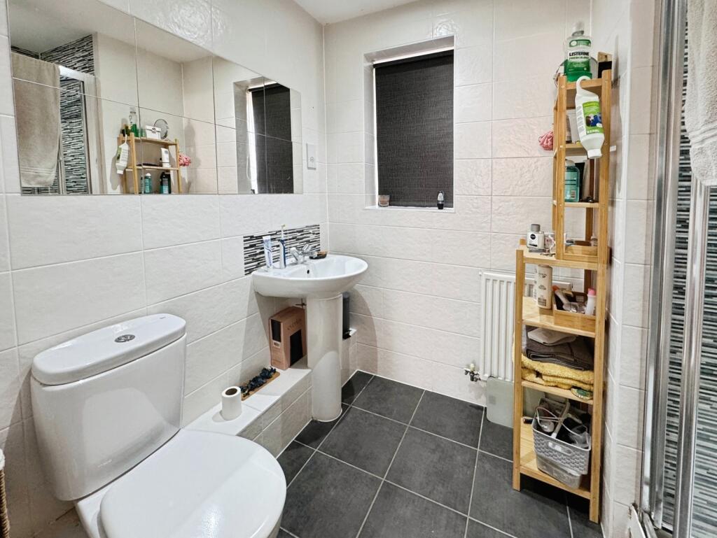 Apartment in Woodley, Wokingham - View 5