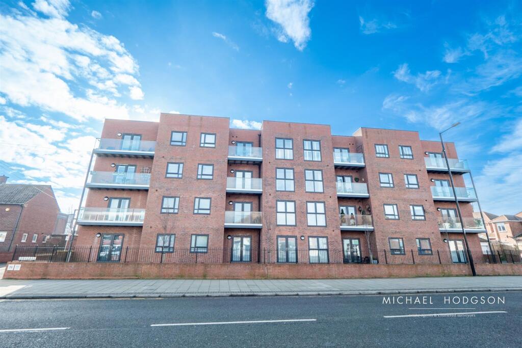 2-bed flat on Station Road, Fulwell, Sunderland, £199,950